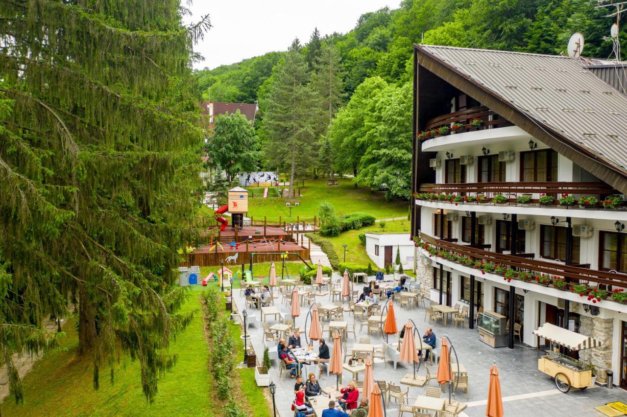 Hotel Trayal Kruševac エクステリア 写真